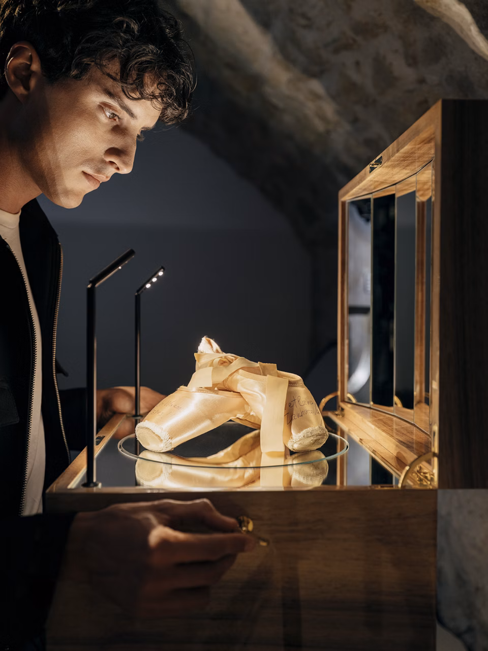 The face of a man in profile looking at a work in an exhibition