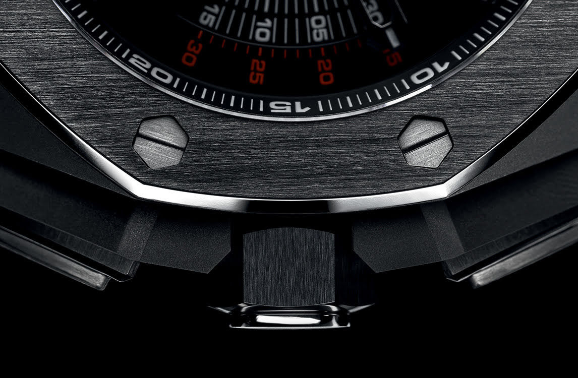 Close-up on the crown and push-pieces of the Royal Oak Concept Supersonnerie