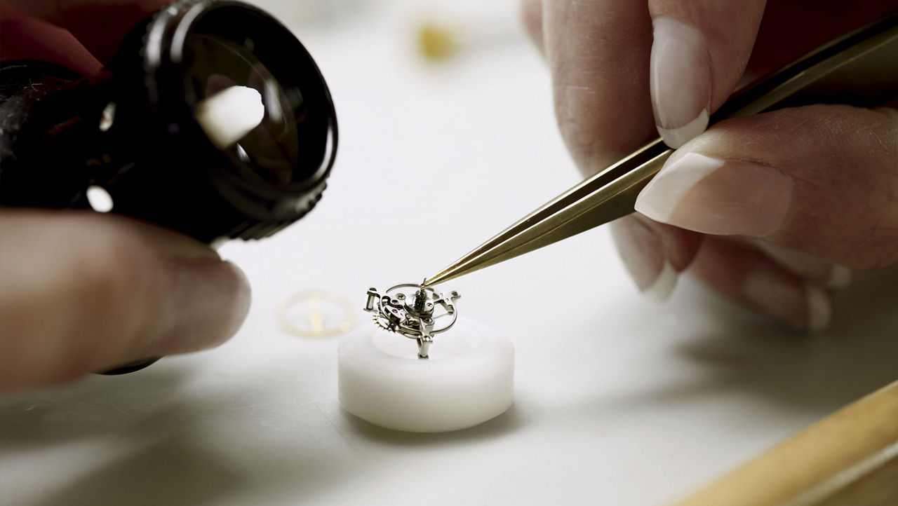 トゥールビヨン、時計師による組立