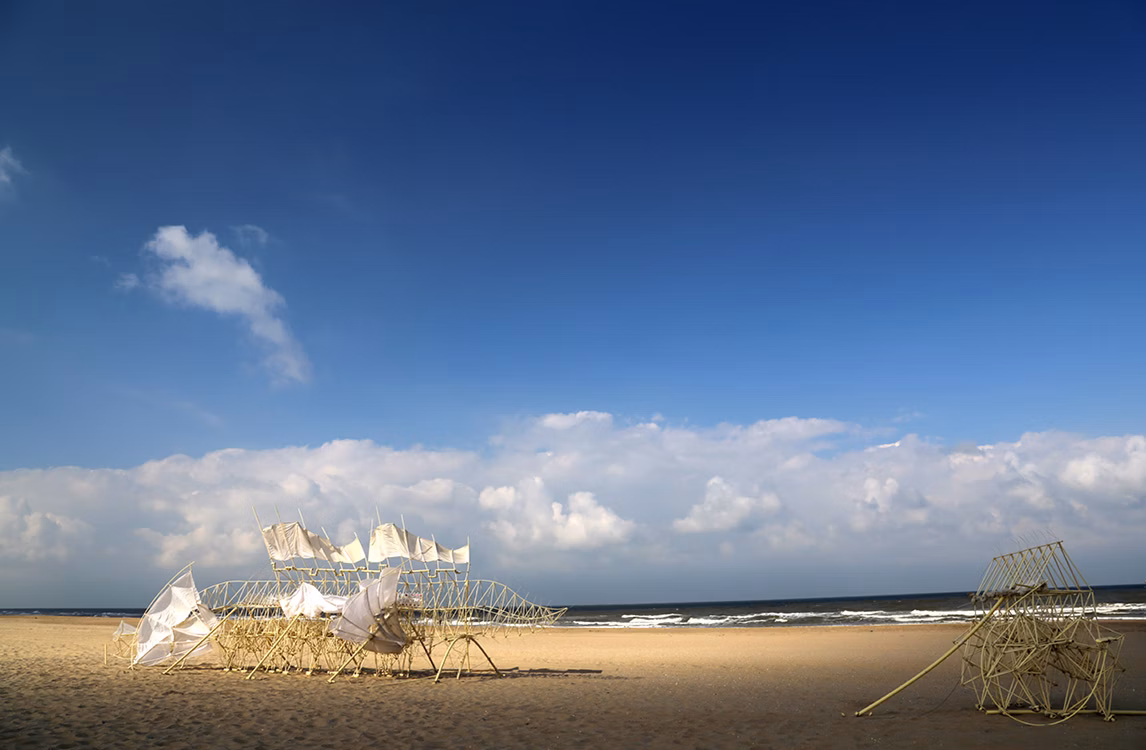 Strandbeests di Theo Jansen