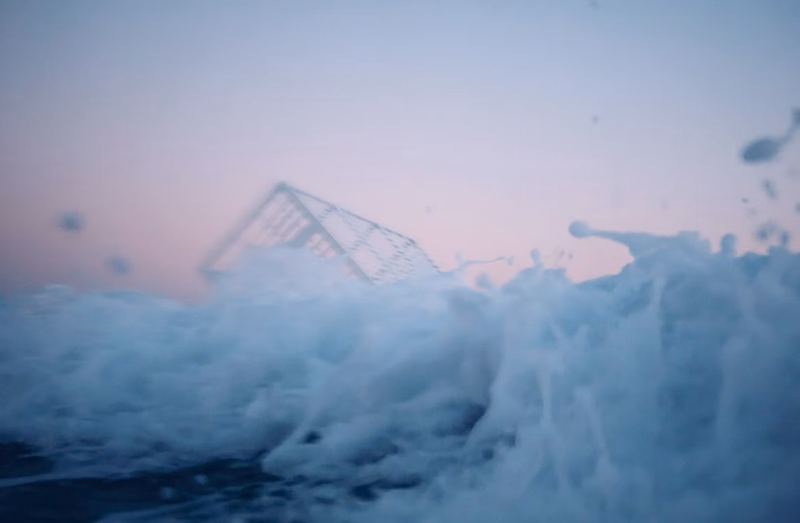 Uno sguardo alle Slow Moving Luminaries sull'acqua di Lars Jan