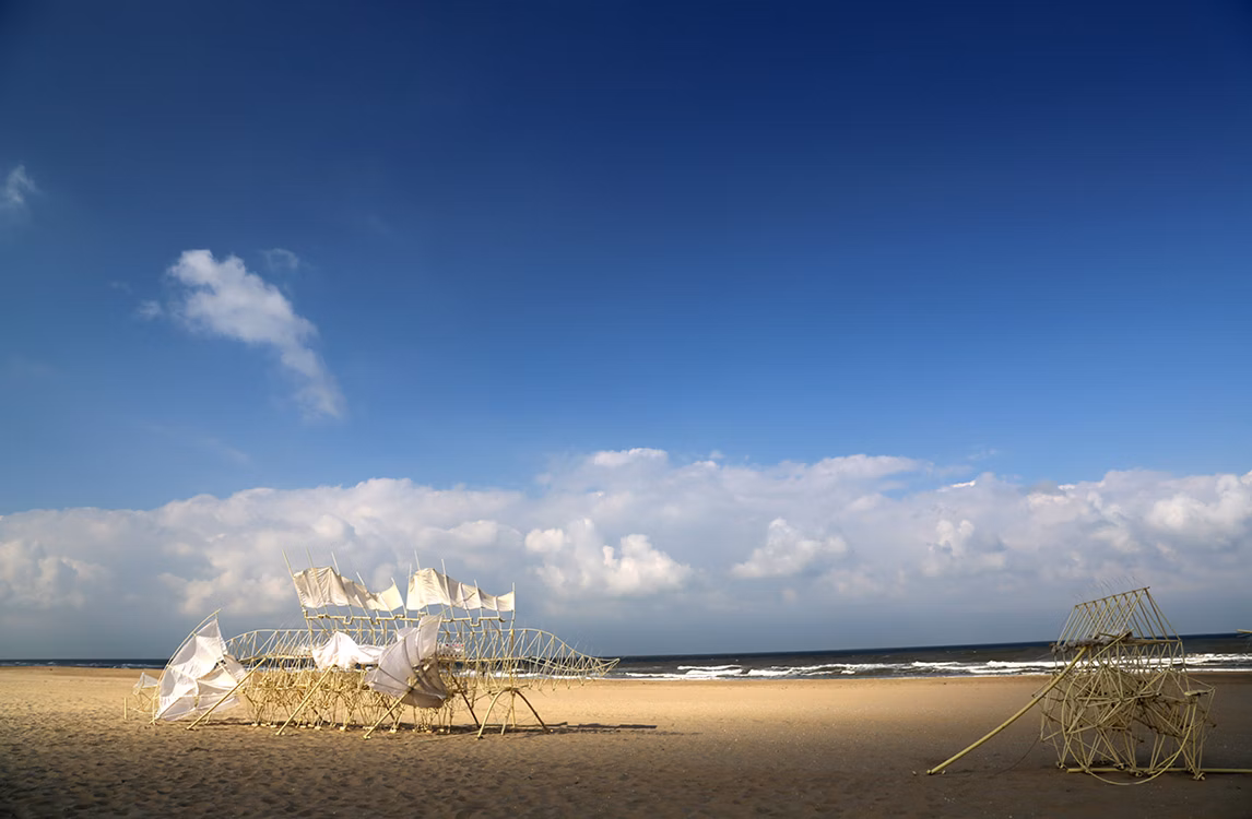 Strandbeests di Theo Jansen