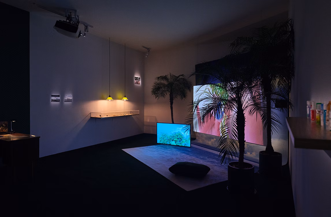 曹斐《不安之島》一景