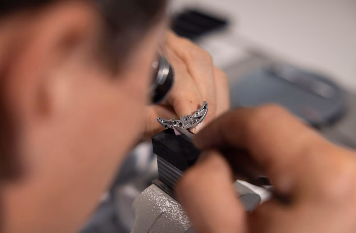 Riprese del know-how dell’orologio Code 11.59 by Audemars Piguet Universelle.