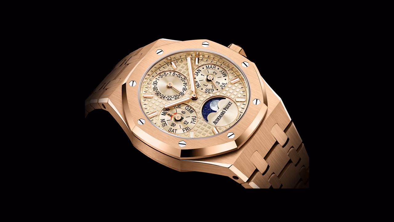 Vista de cerca de un reloj Royal Oak Concept