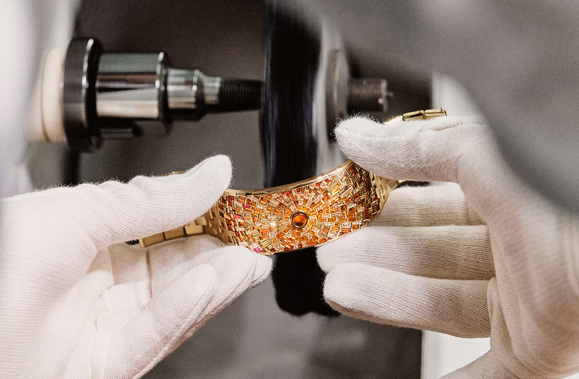 Photo savoir-faire du bracelet Audemars Piguet Sunburst.