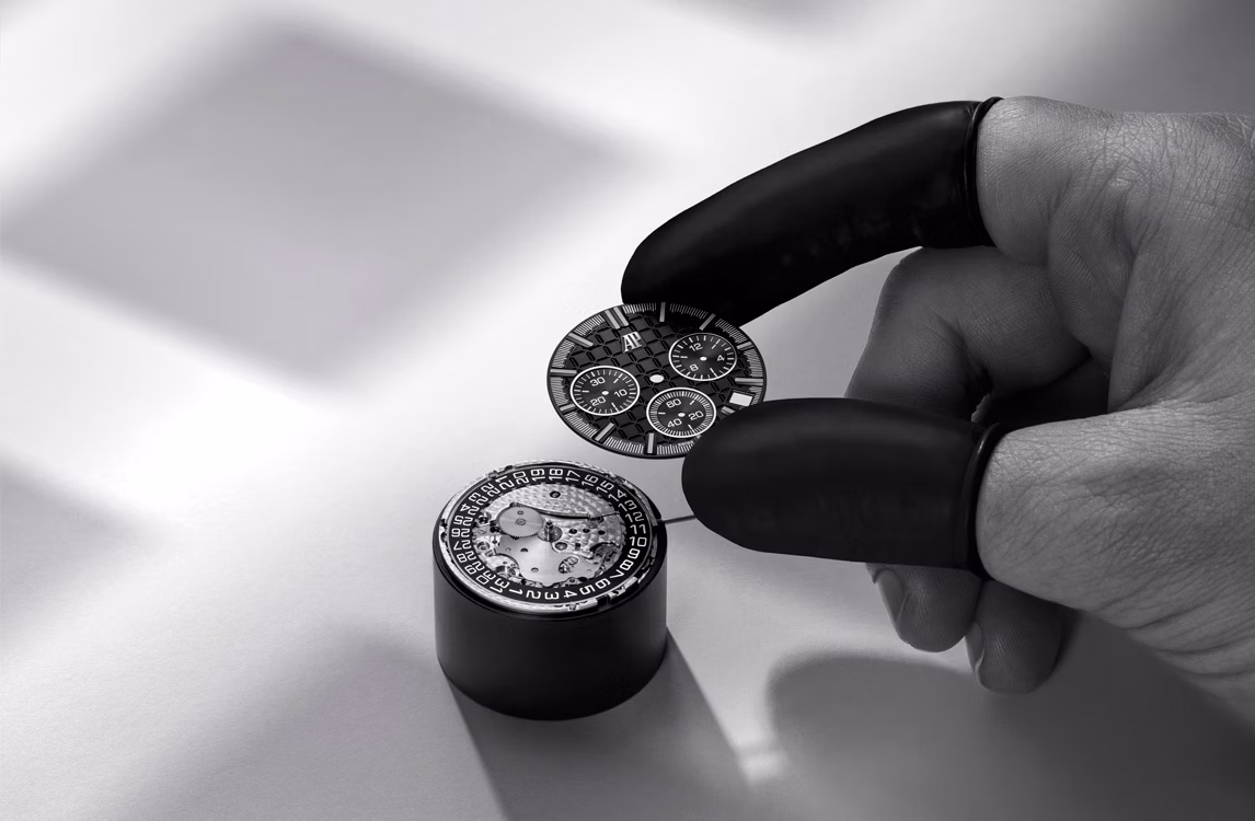 Photo « savoir-faire » d’une montre Royal Oak Offshore Chronographe Automatique.