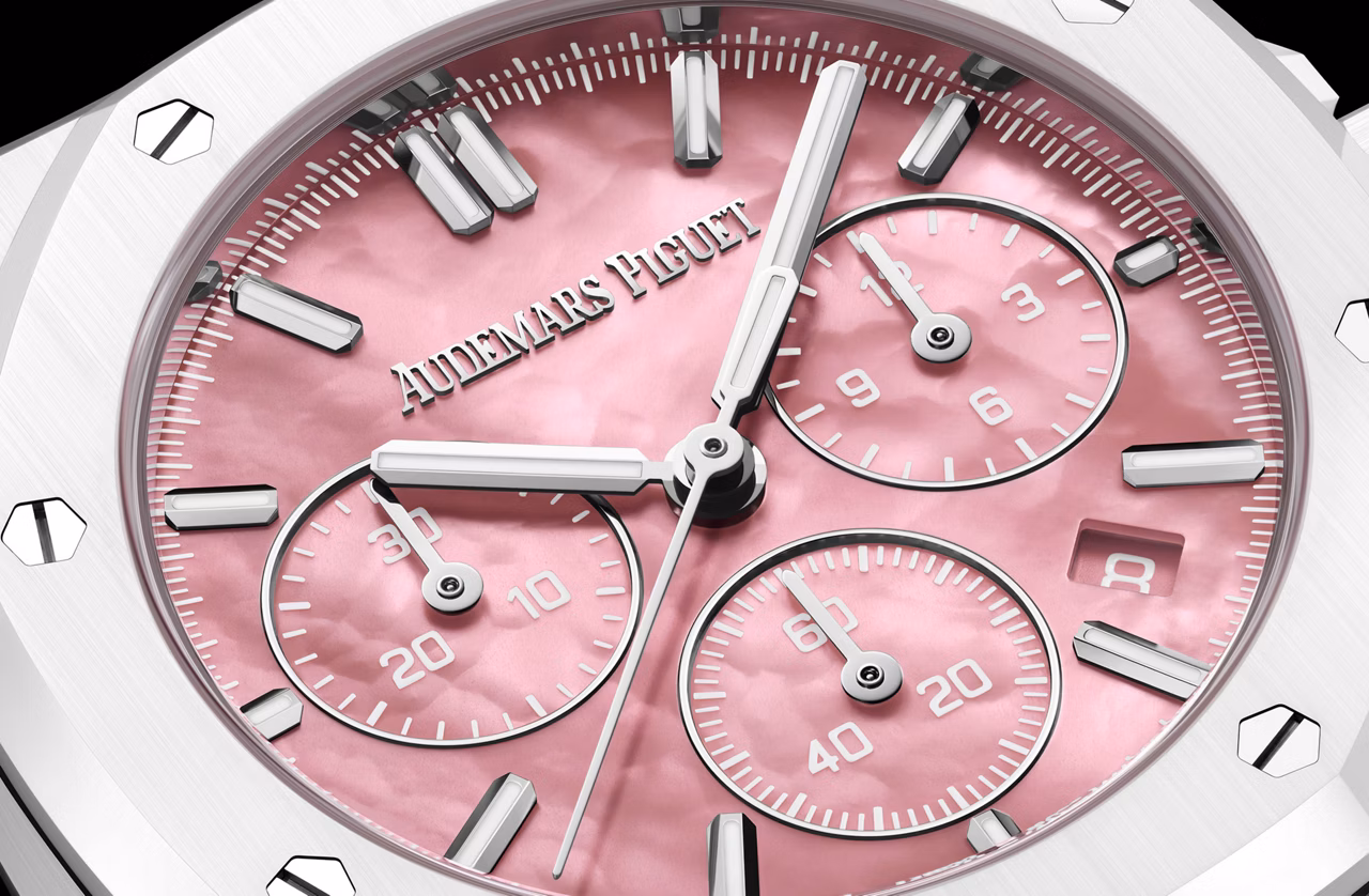 Royal Oak Chronograph 38 mm in white ceramic with pink rubber strap