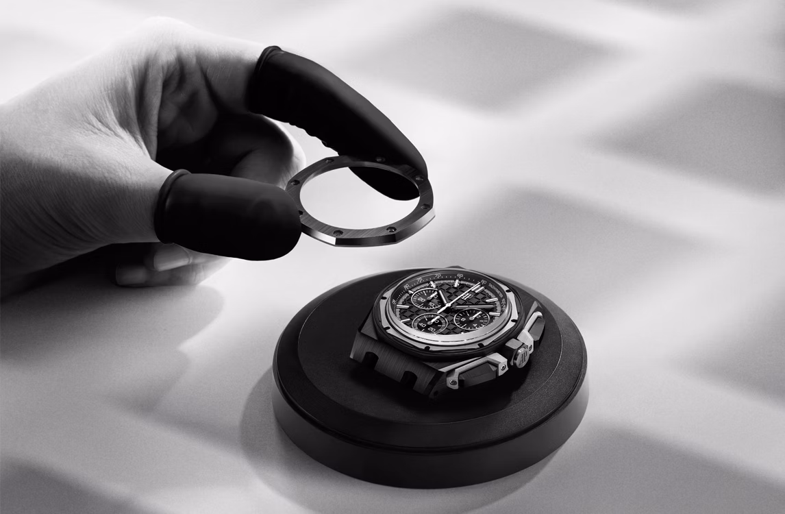 Photo « savoir-faire » d’une montre Royal Oak Offshore Chronographe Automatique.