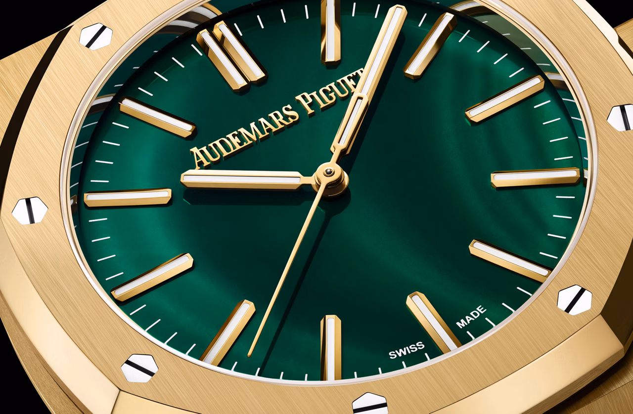 Крупный план циферблата часов Royal Oak