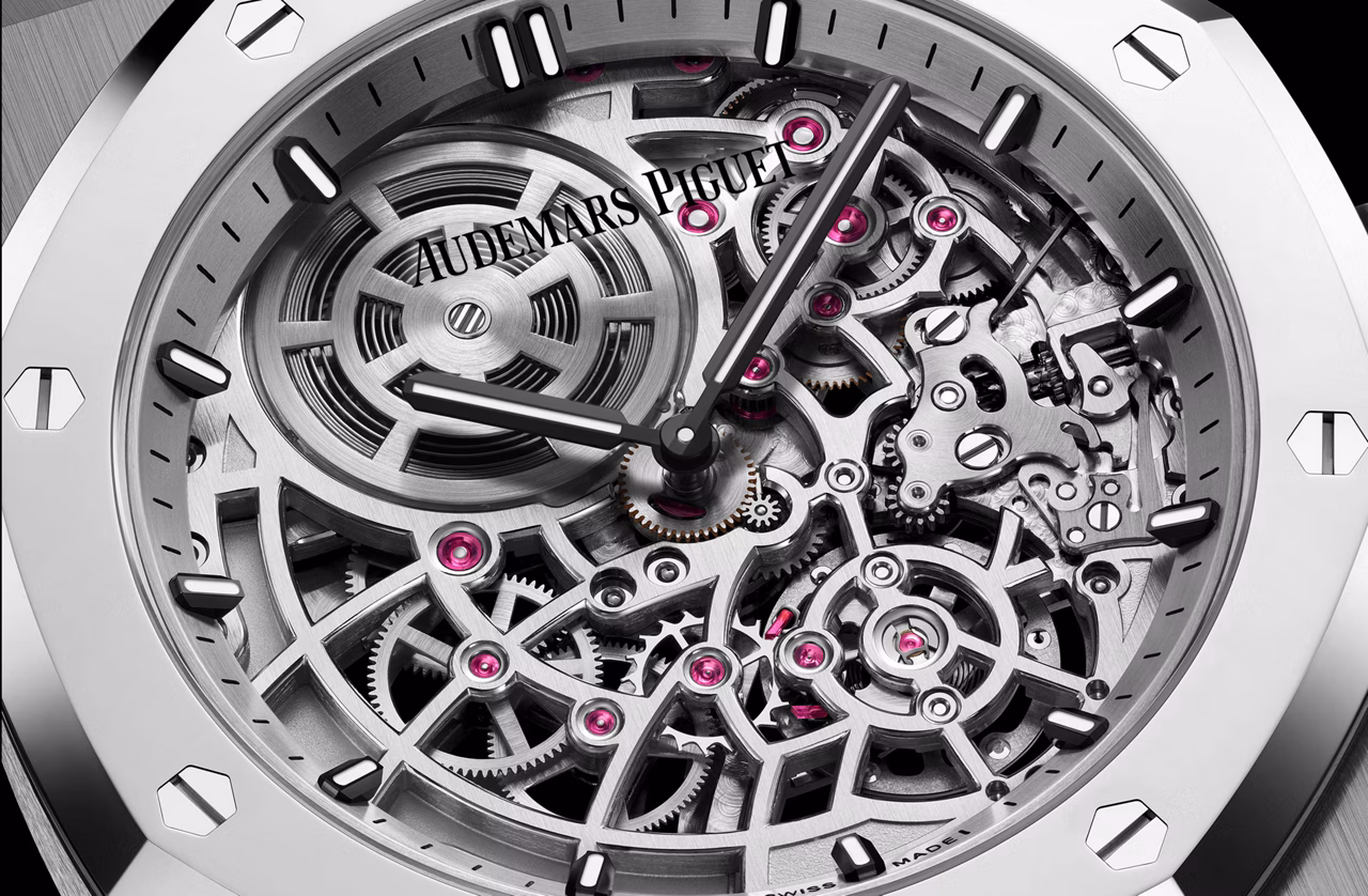 Крупный план циферблата часов Royal Oak