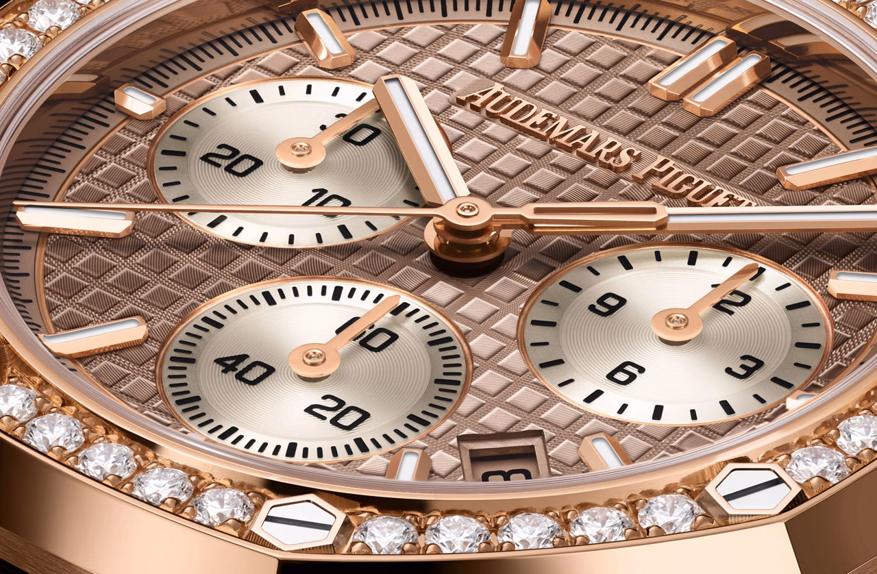 Крупный план циферблата часов Royal Oak