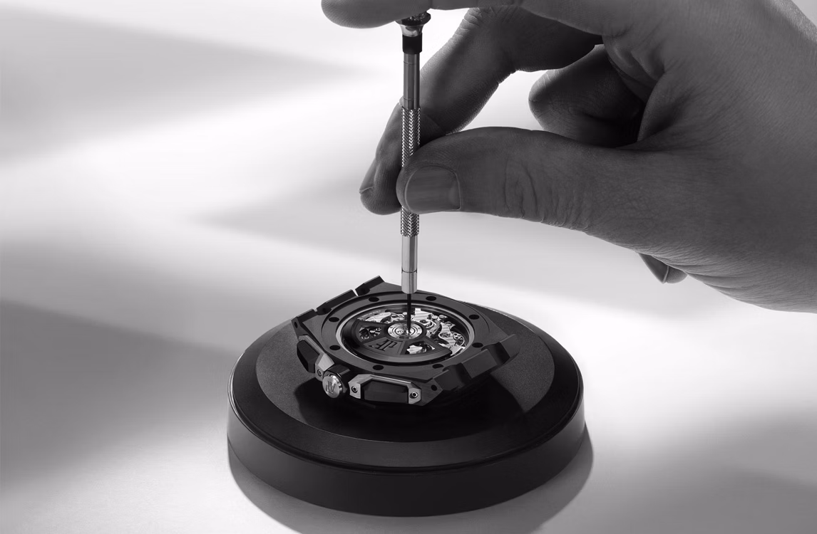 Photo « savoir-faire » d’une montre Royal Oak Offshore Chronographe Automatique.