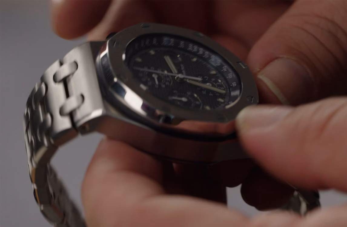 エキスパートの手元にロイヤル オーク オフショア。