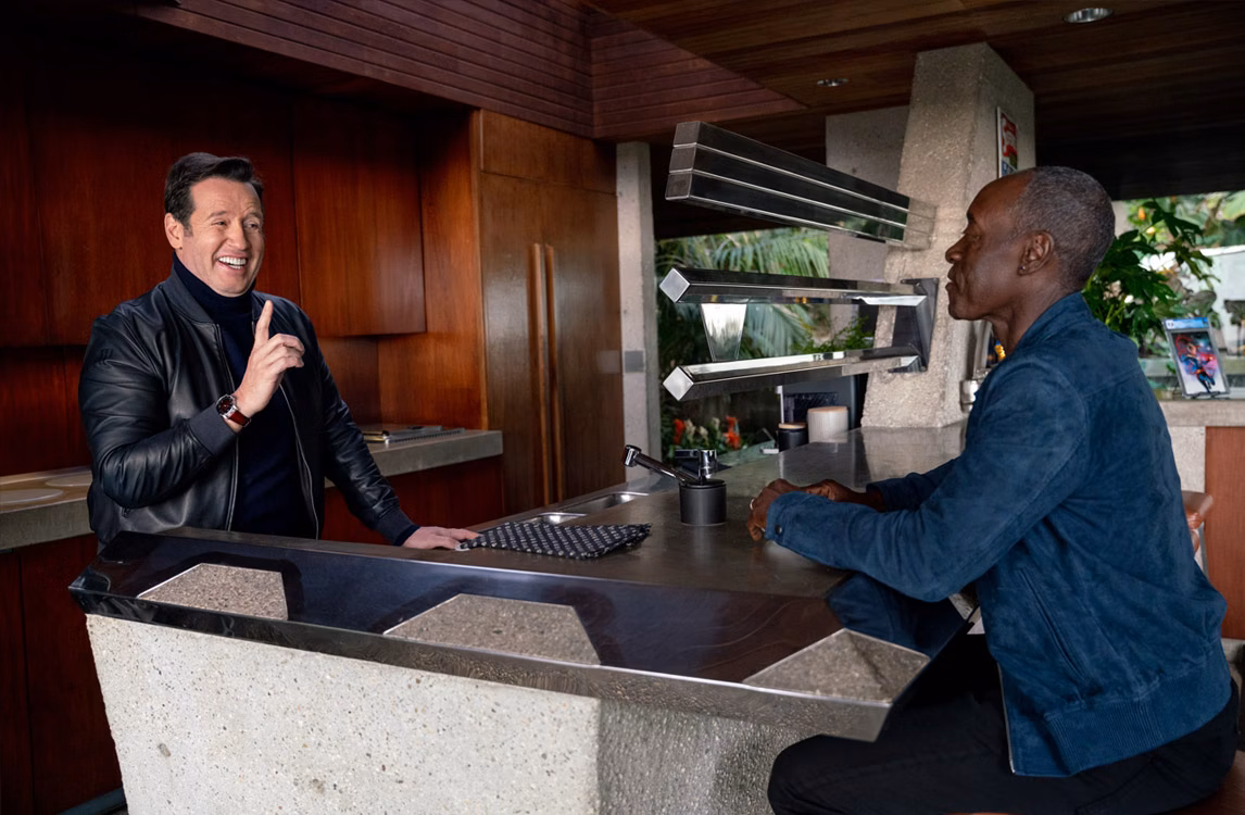 François-Henry Bennahmias et Don Cheadle riant ensemble