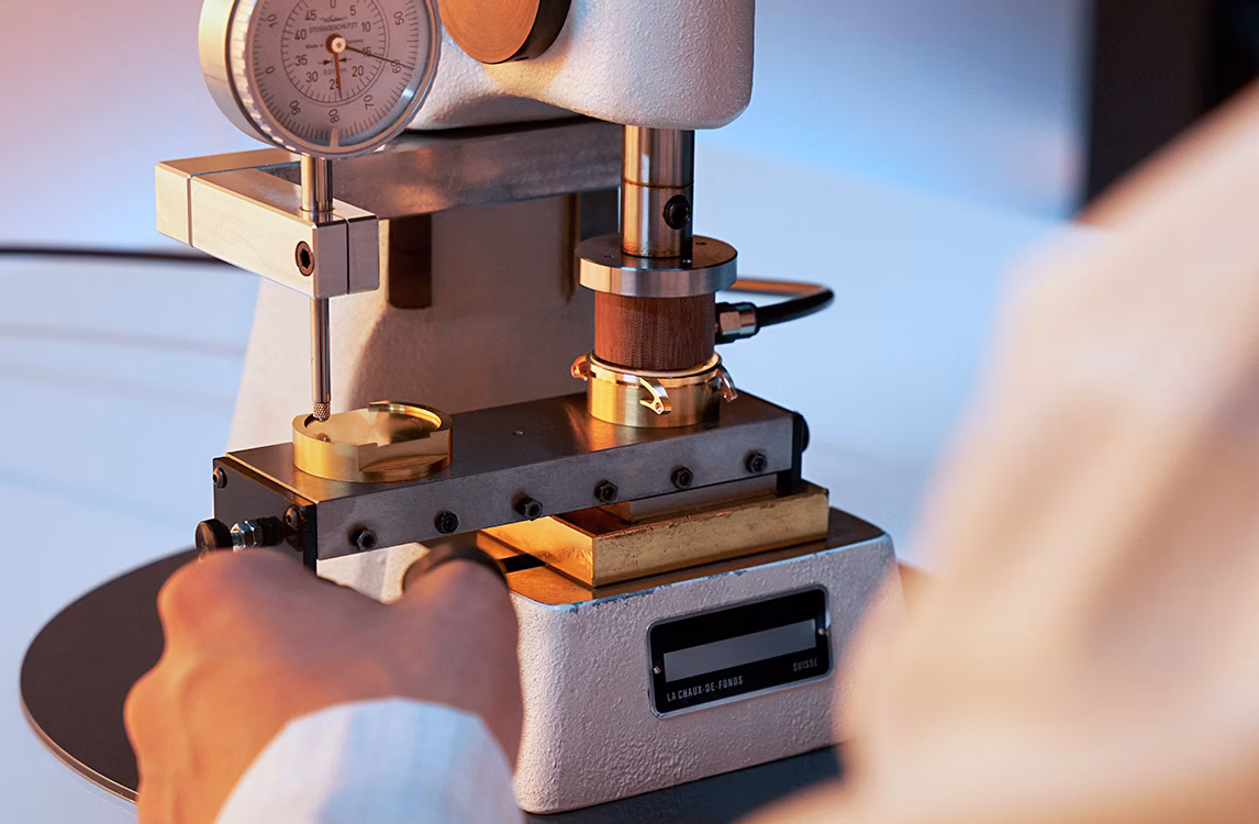 爱彼CODE 11.59系列腕表制作工艺场景照片