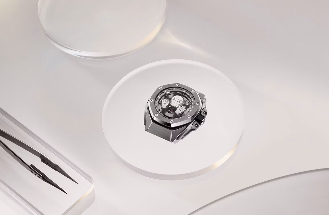 Savoir faire shoot of a Royal Oak Concept watch.