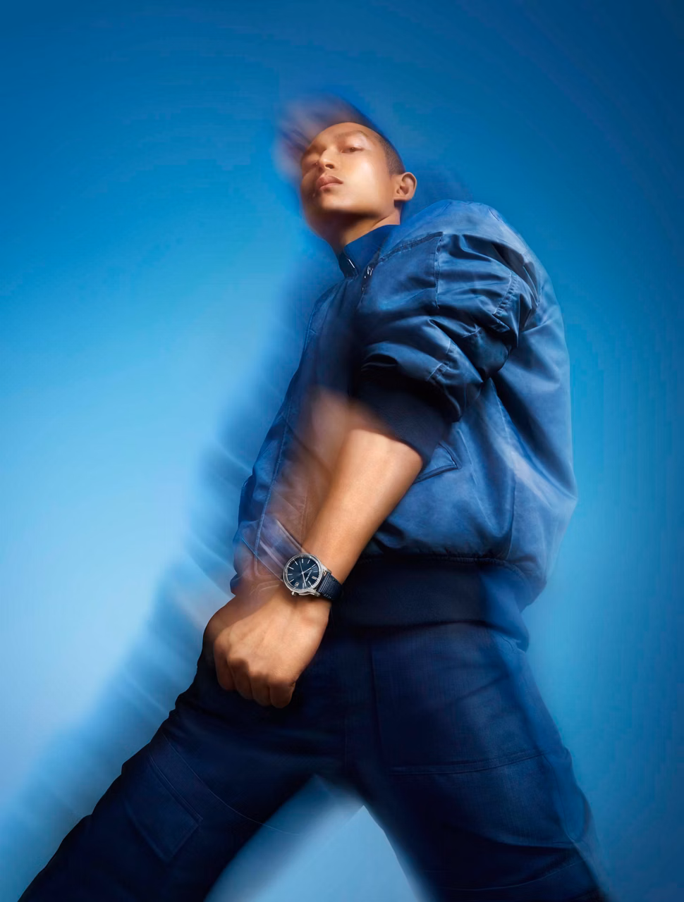 Uomini che indossano un orologio Code 11.59 by Audemars Piguet.