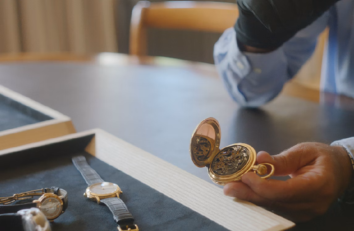 专家手持报时腕表腕表