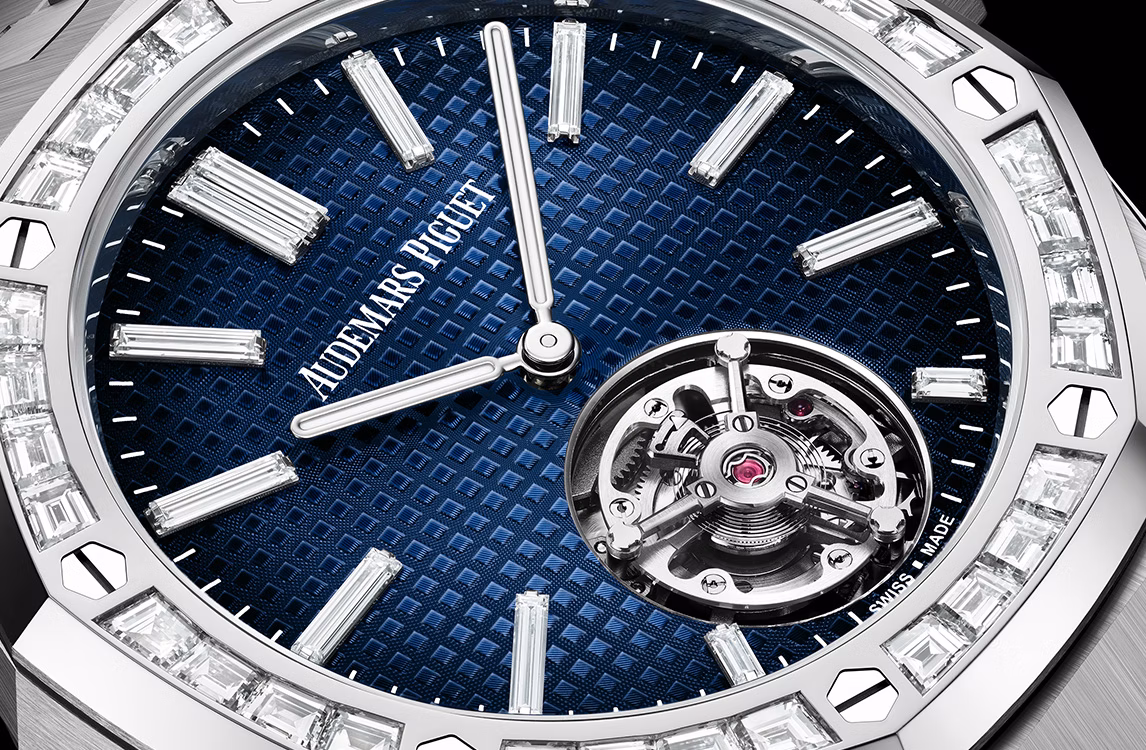 大格纹装饰表盘特写