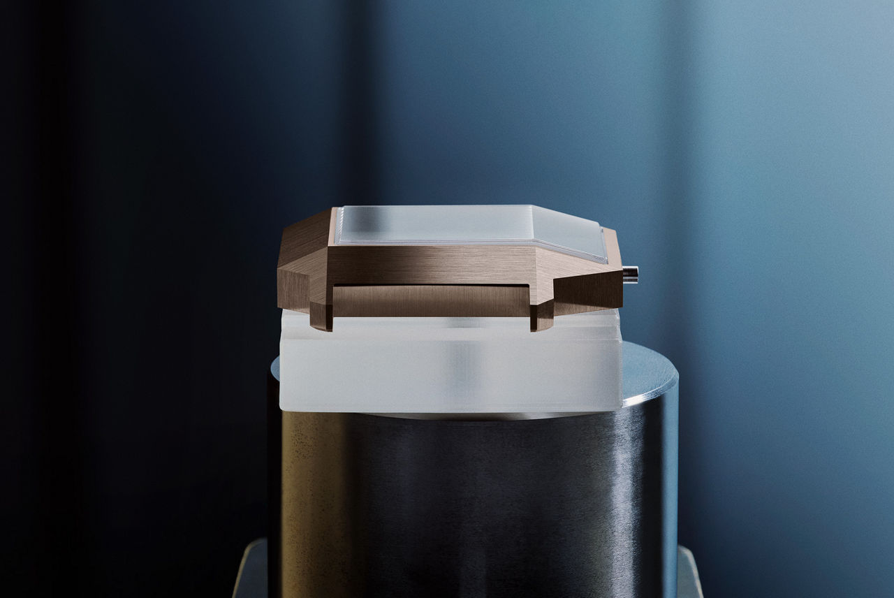 Savoir faire shoot of a [RE]Master02 Selfwinding watch.