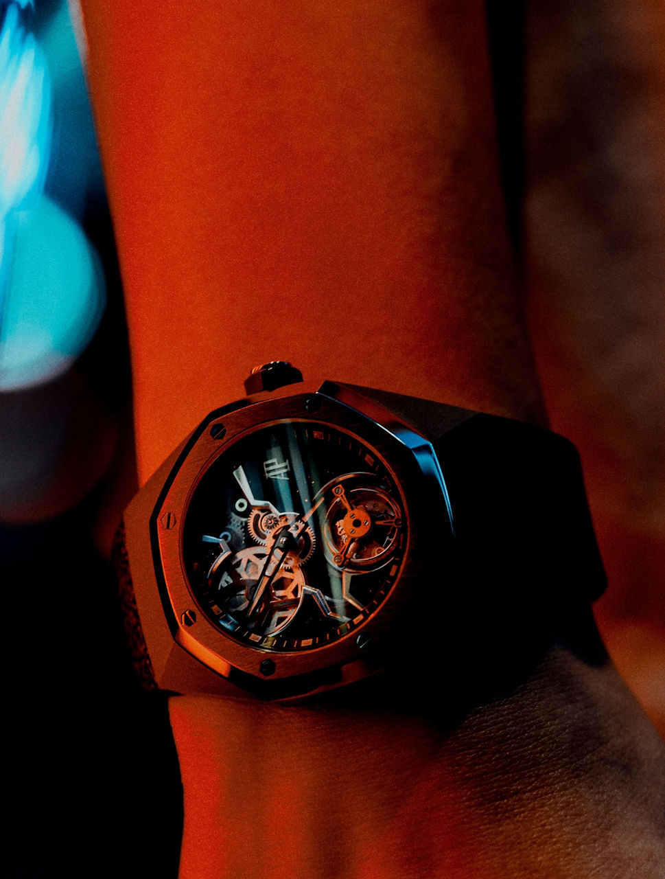 Imagen lifestyle de un reloj Royal Oak Concept.