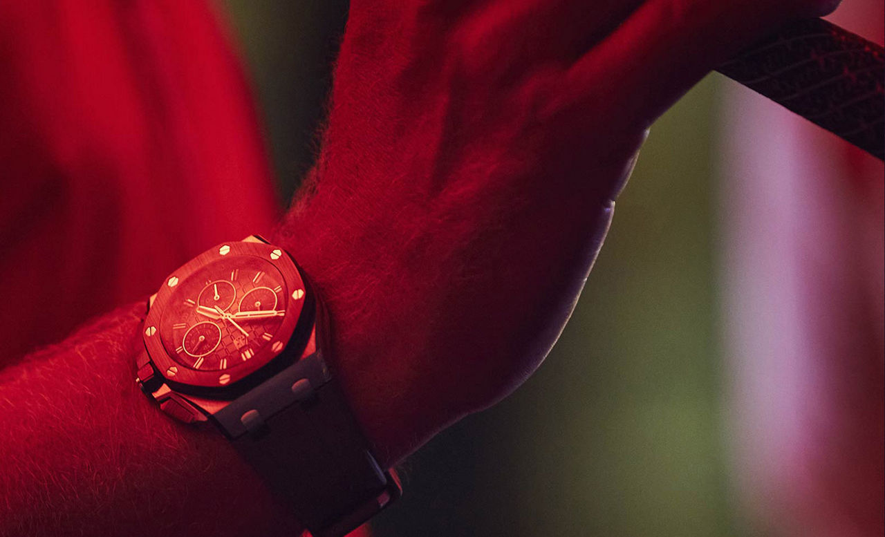 Focus on a Royal Oak Offshore Selfwinding Chronograph.