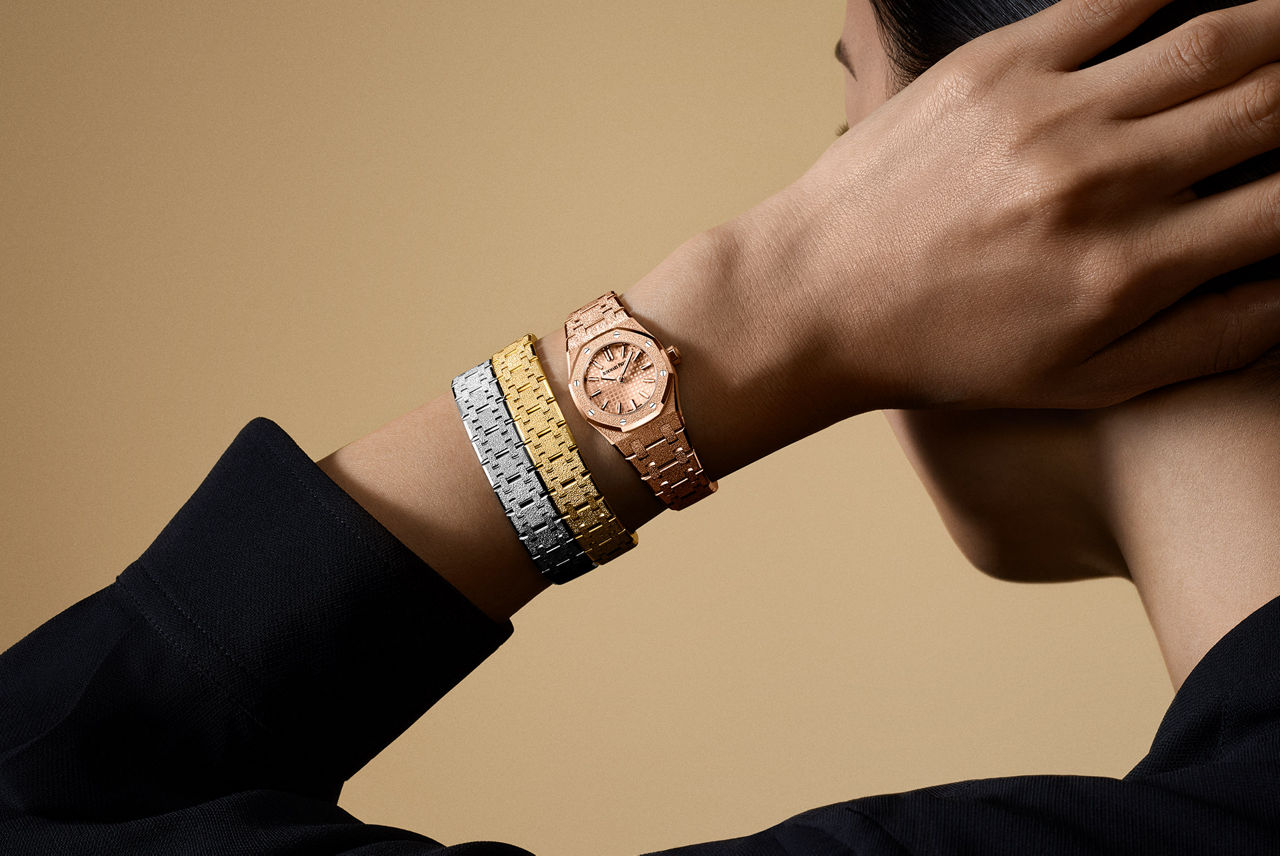 Modelo con un reloj Royal Oak