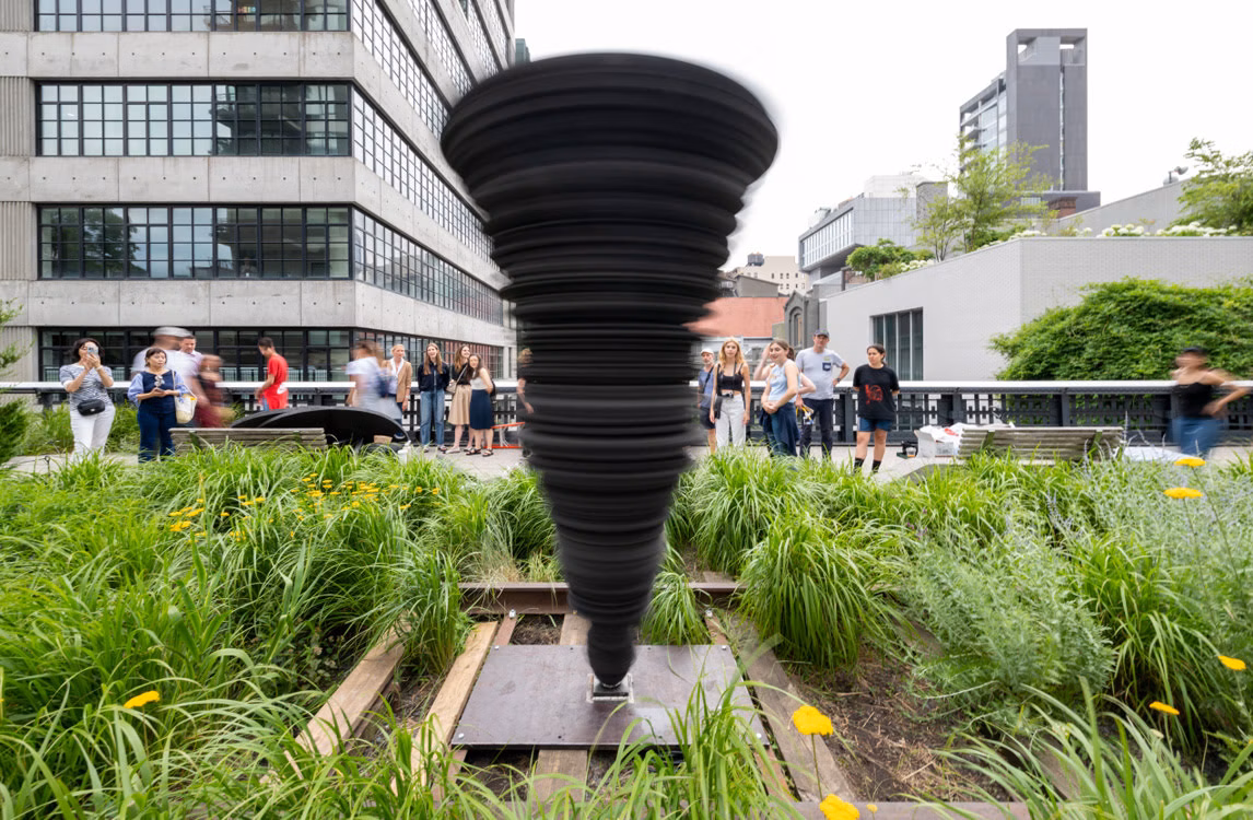 Œuvre de Meriem Bennani intitulée "Windy", commandée par High Line Art et installée à la hauteur de la 24e rue