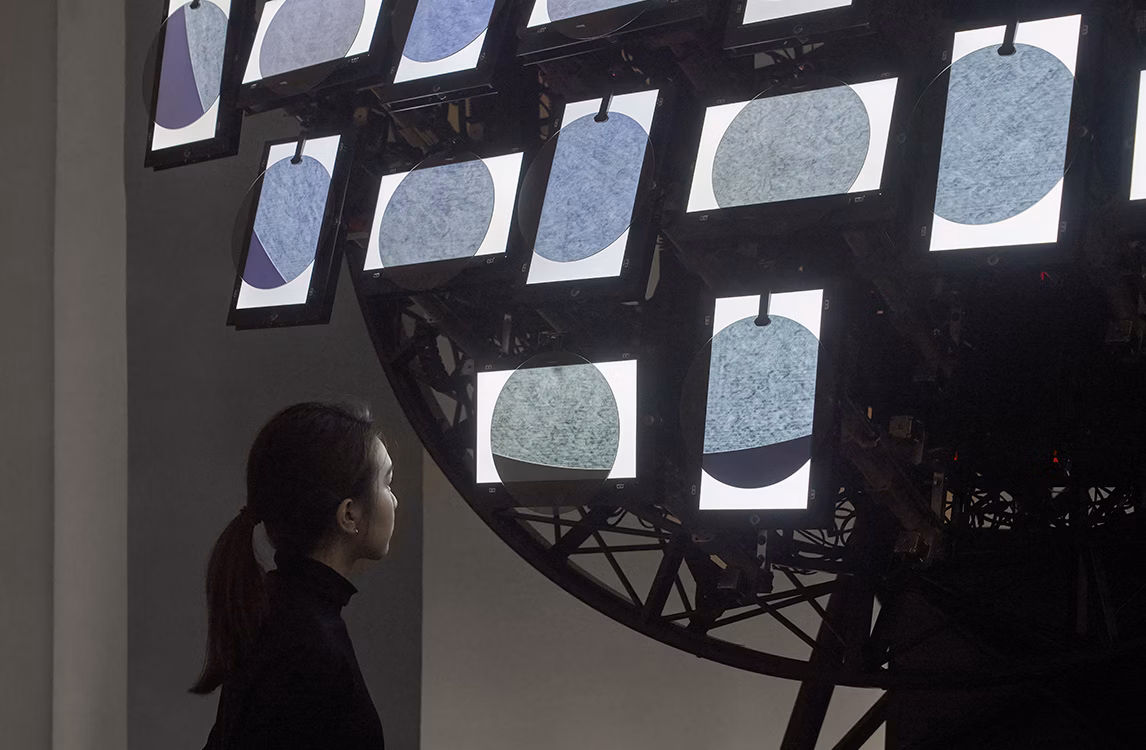 許方華作品《月逝無聲》一景