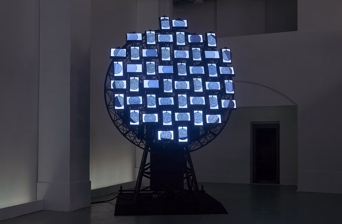 許方華作品《月逝無聲》一景