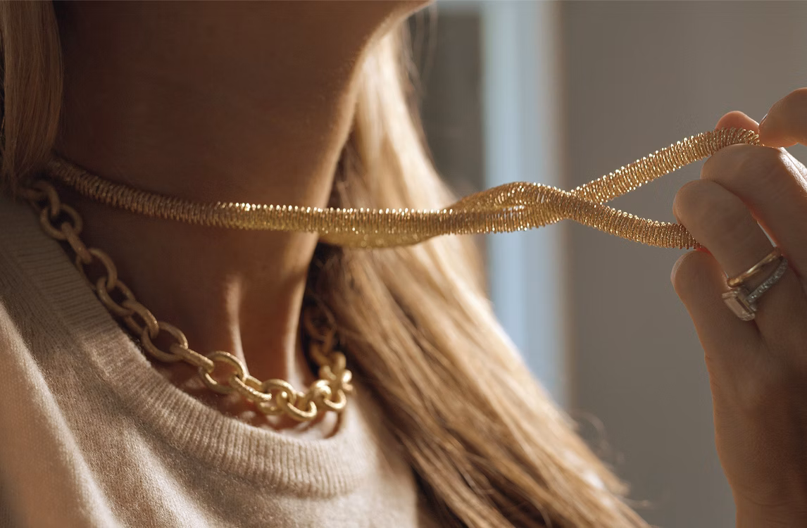 Primo piano della collana K.I.S.S. di Carolina Bucci.