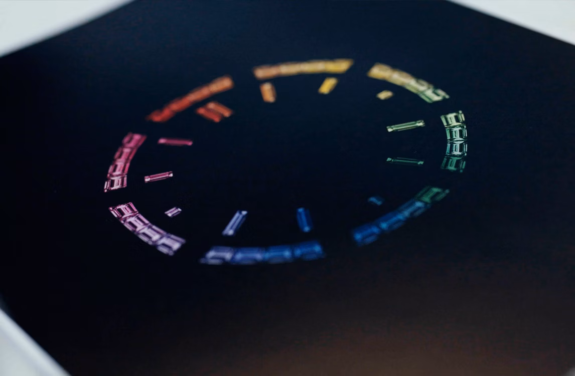 Gedruckte Bilder und Skizzen der Kollektion „Royal Oak Automatik Rainbow“.