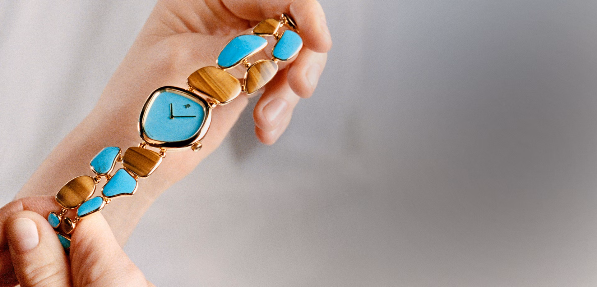 Lifestyle shoot of an Établisseurs watch.